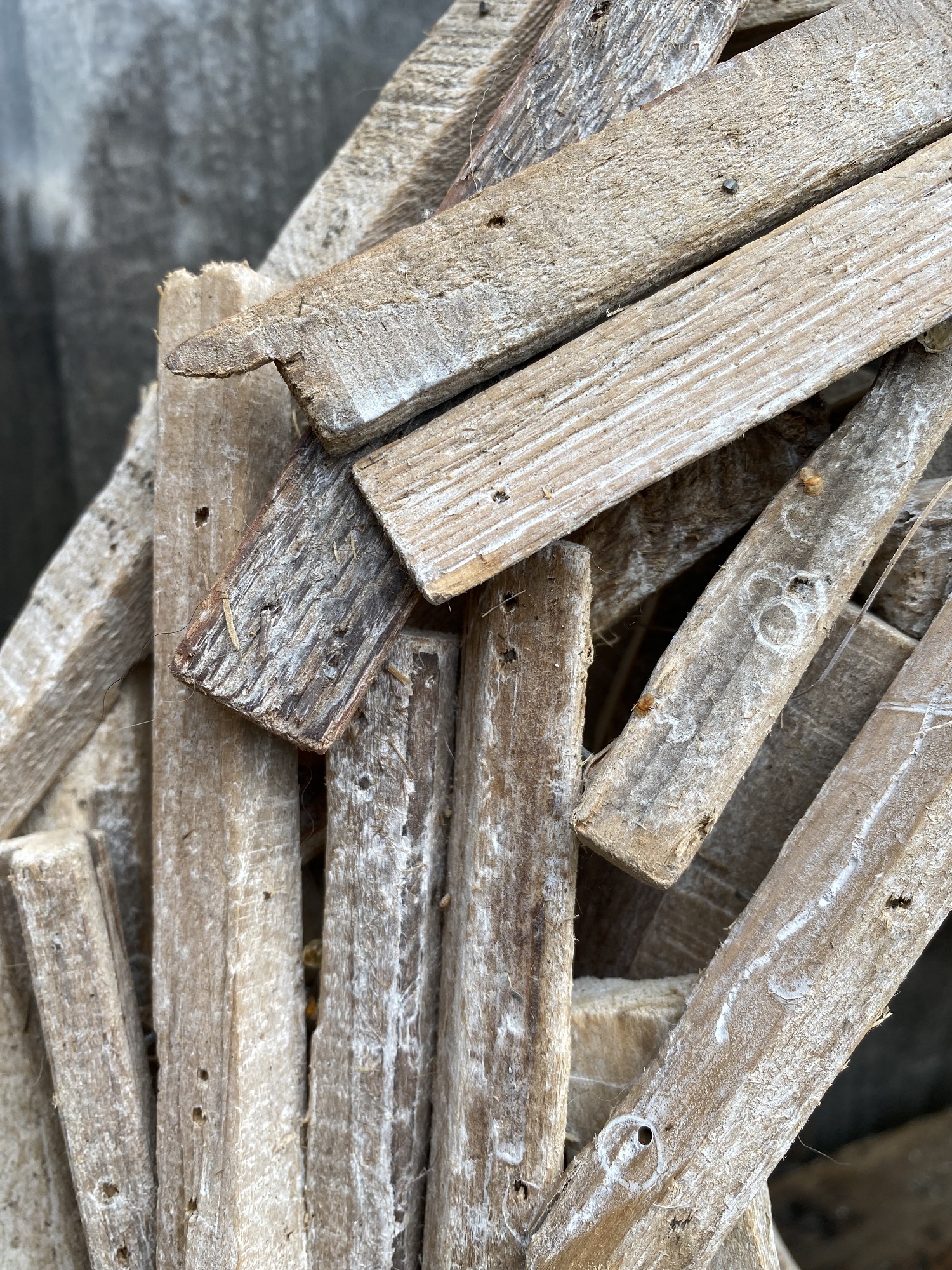 Kranz Holzstücke weiß gekalkt - Durchmesser 40 cm