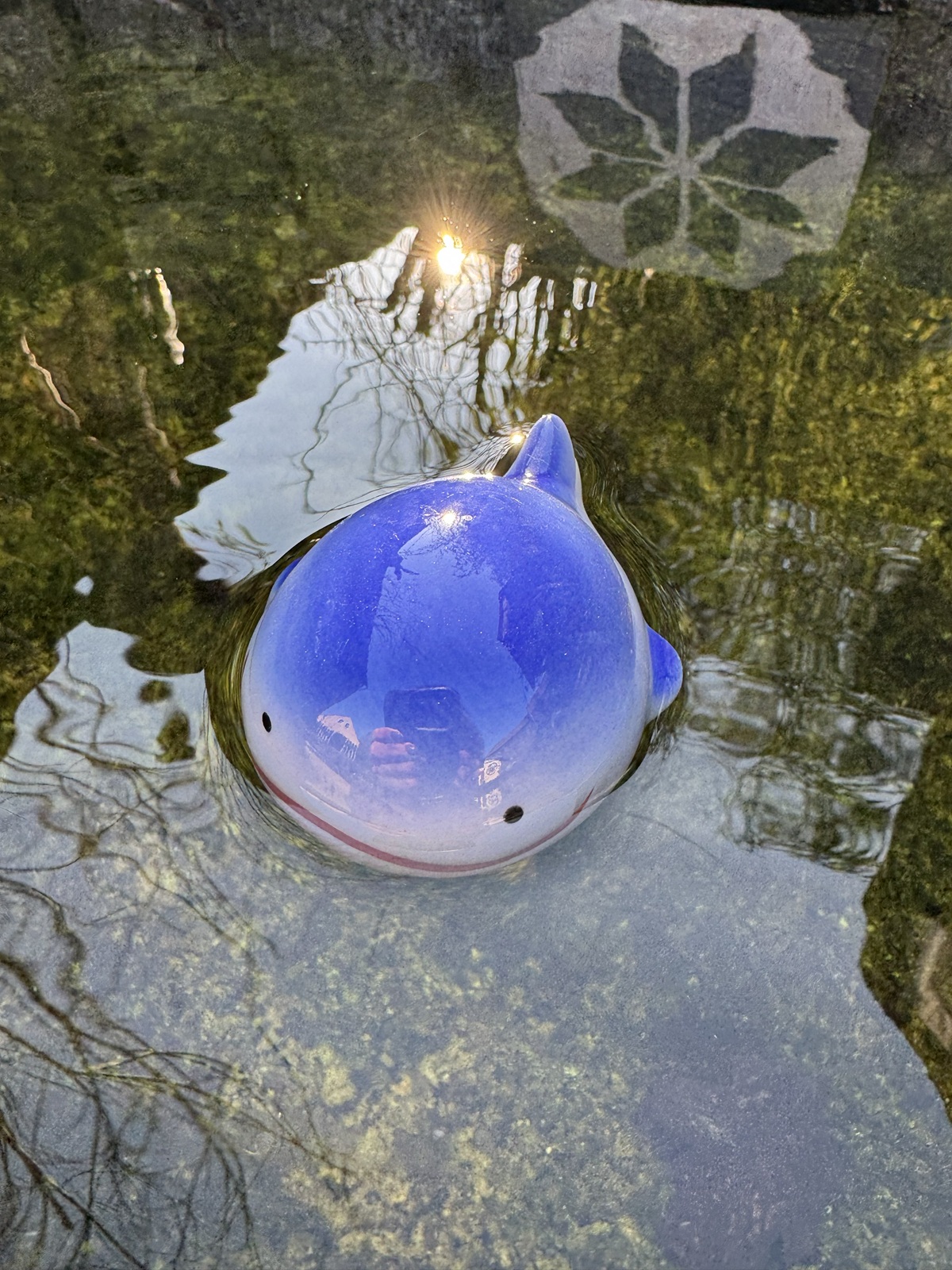 Keramik Schwimmfigur Wal - Höhe 4 cm