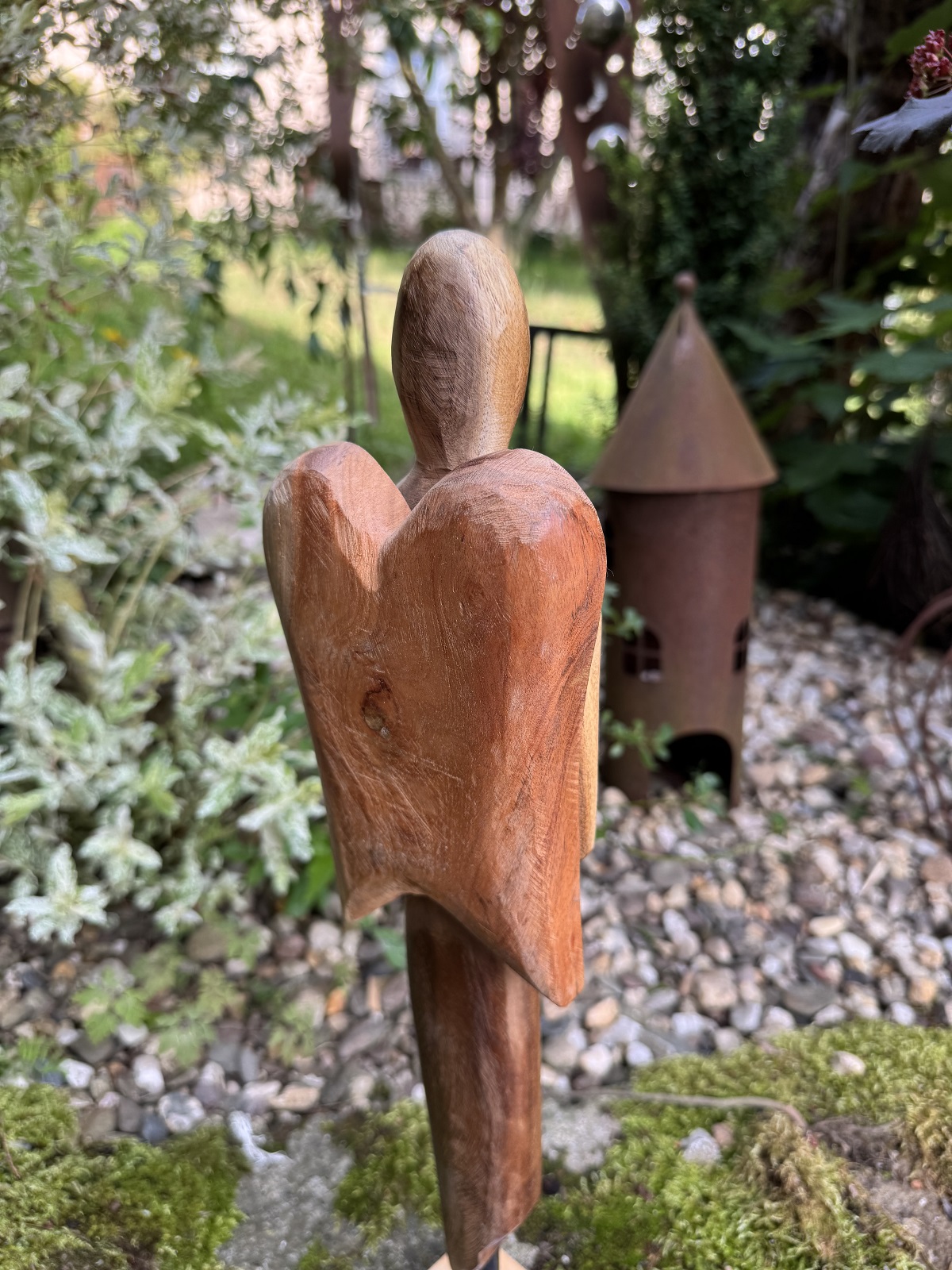 Holz Engel klein naturfarben auf Sockel - Höhe ca. 59 cm