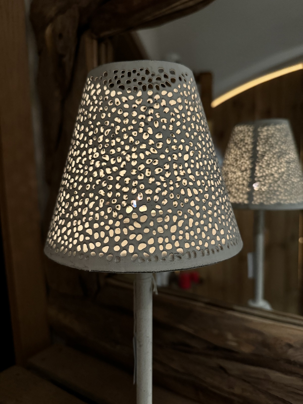 Metall Windlicht Lampe weiß groß mit Fuß - Höhe 35 cm