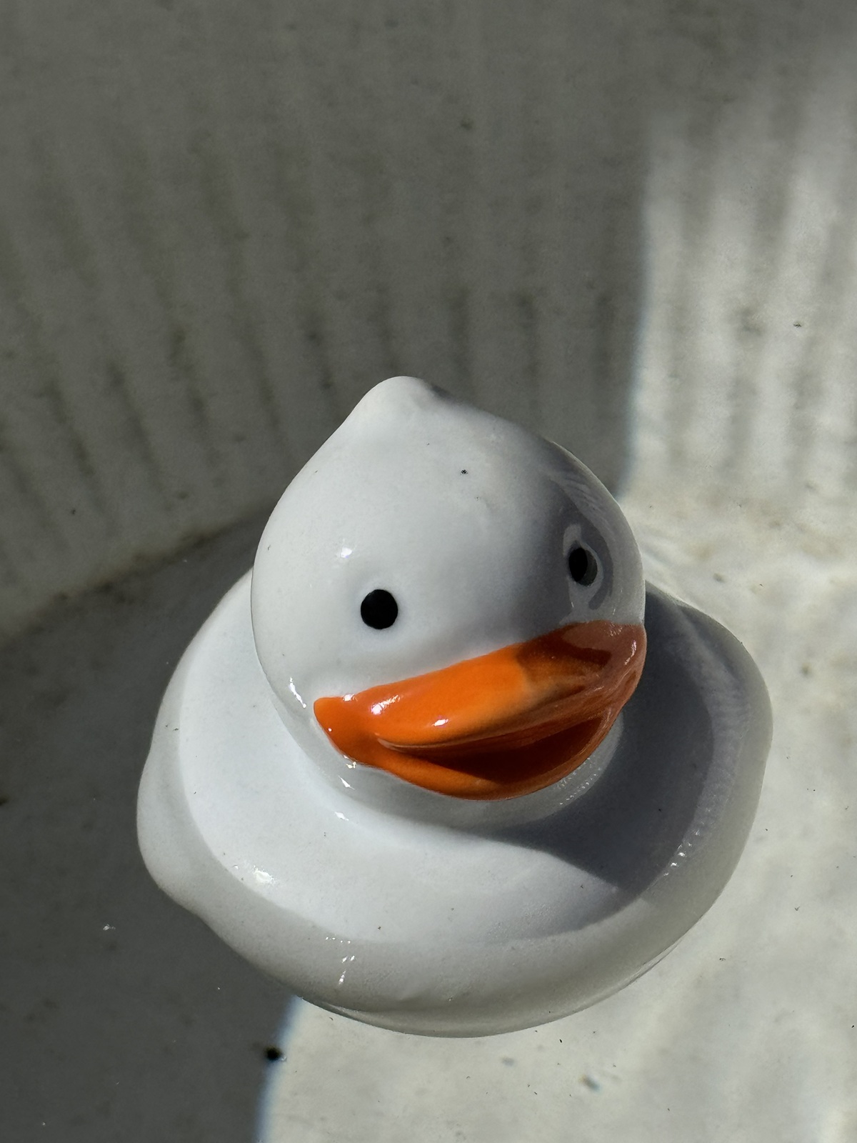 Keramik Schwimmfigur Ente weiß - Höhe 5,5 cm