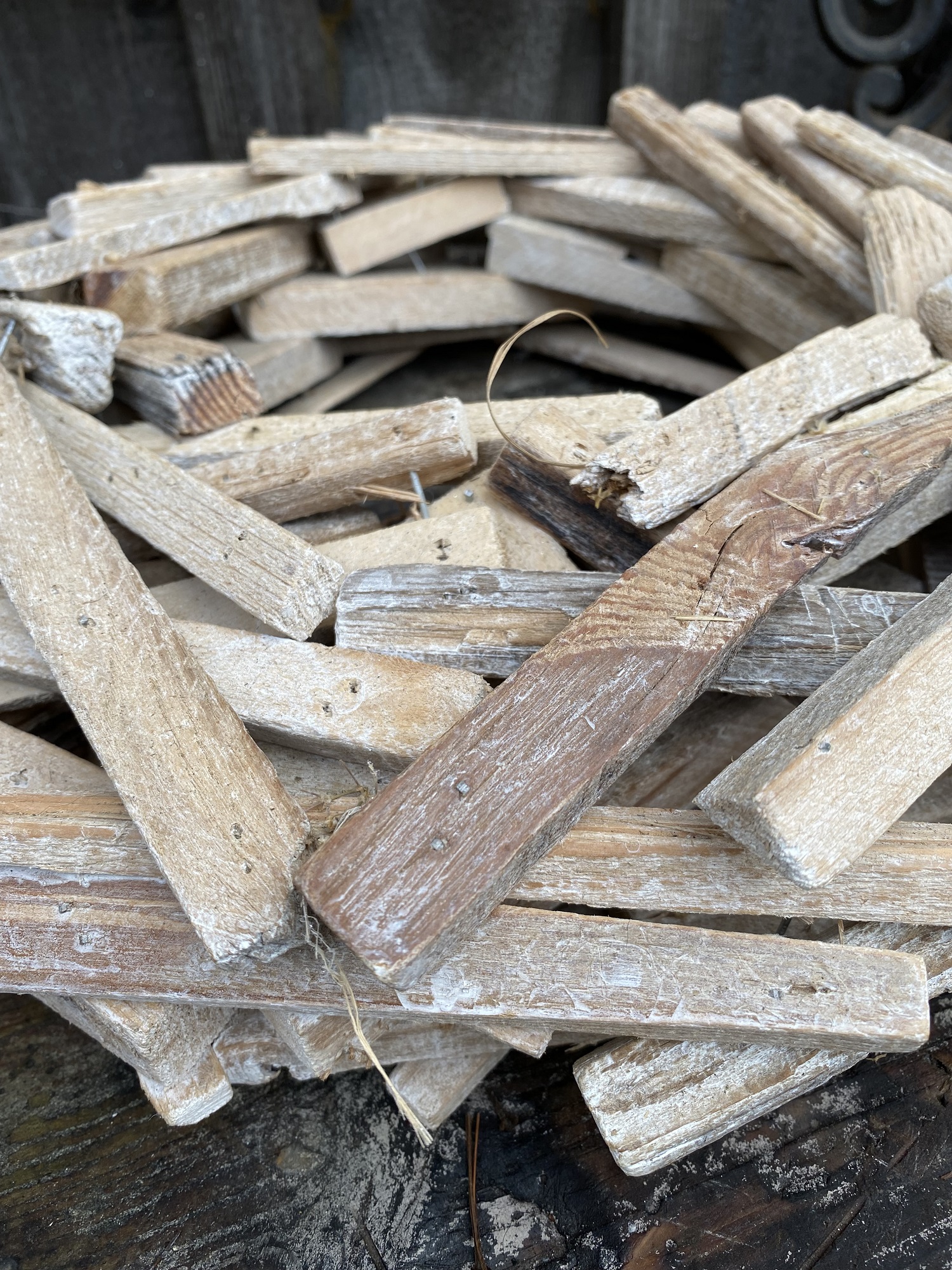 Kranz Holzstücke weiß gekalkt - Durchmesser 40 cm