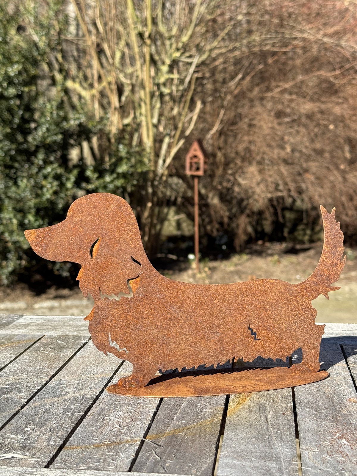 Edelrost Dackel auf Bodenplatte - Länge 42 cm