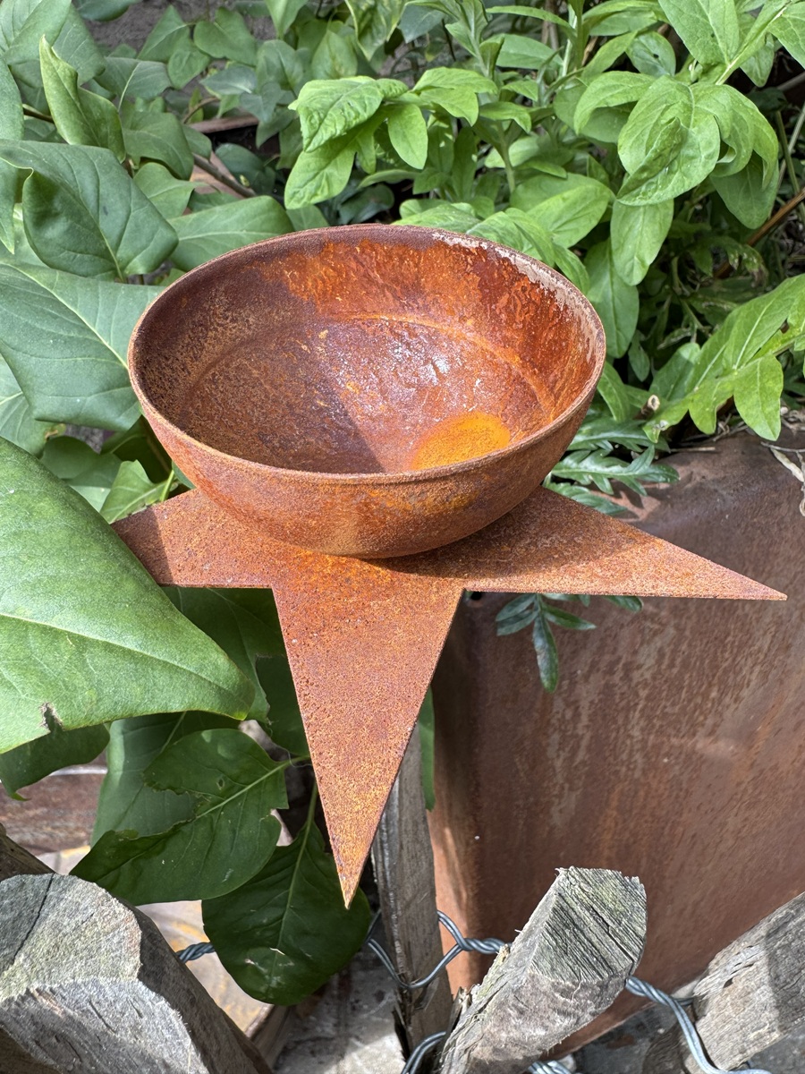 Edelrost Stern Ø 15 cm mit Halbkugelschale und Schraube