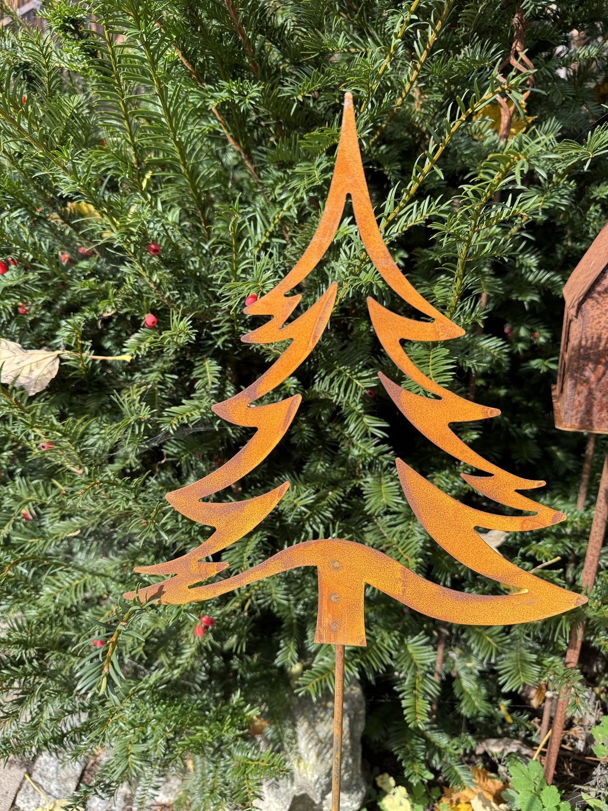 Edelrost Tannenbaum offene Form groß auf Stab - Höhe 80 cm