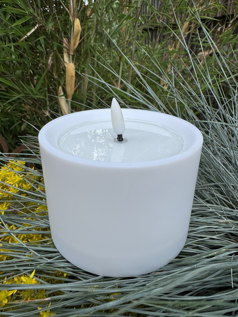 Outdoor LED Kerze Weiß mit Timer | Wetterfest | 10 × 10 × 7 cm