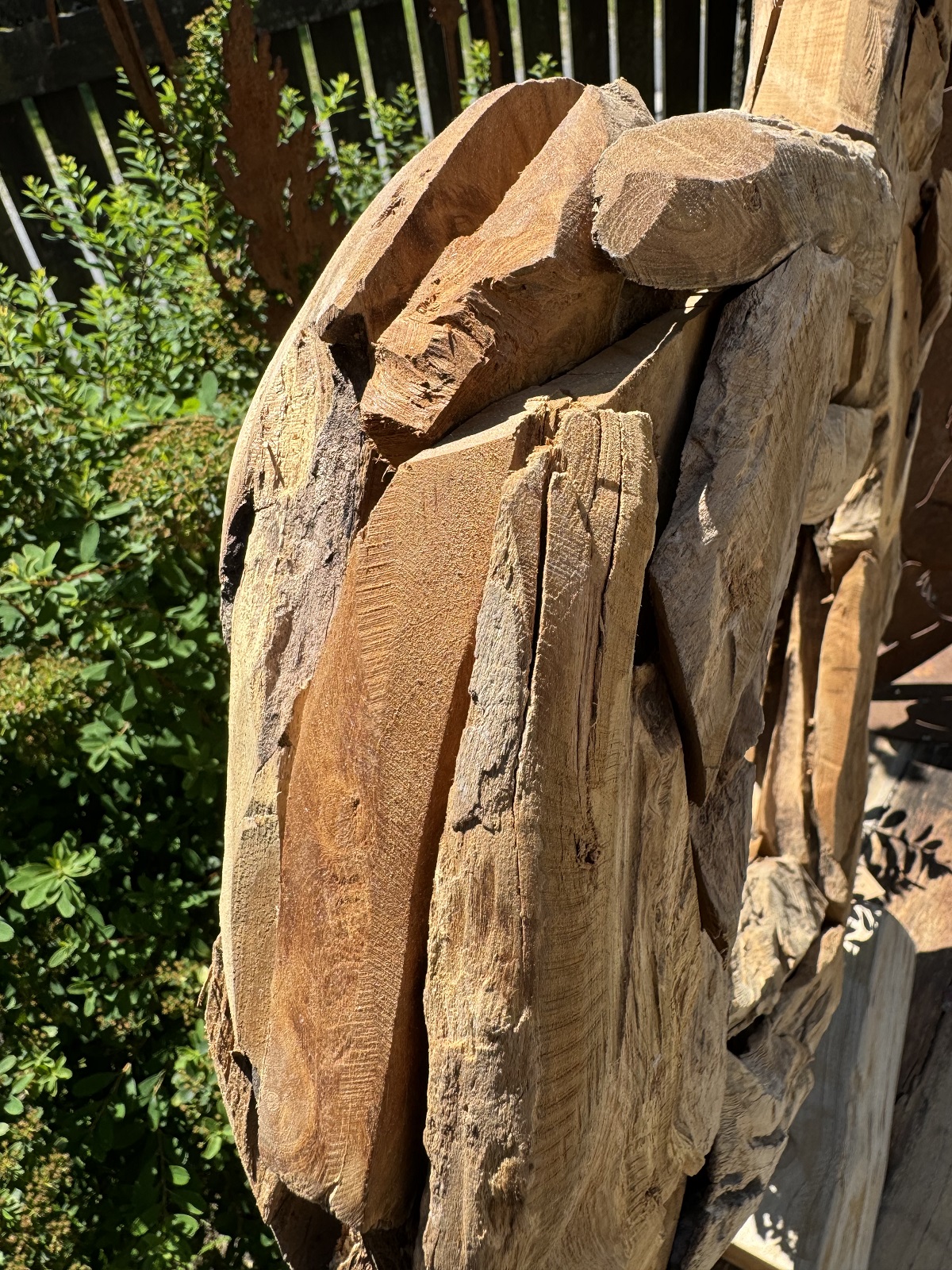 Teak Holz Herz stehend XL auf Bodenplatte - Höhe 70 cm