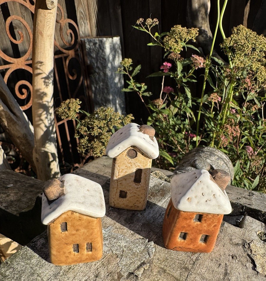 3tlg. Keramik Mini Häuschen naturfarben - Höhe ca. 5 cm