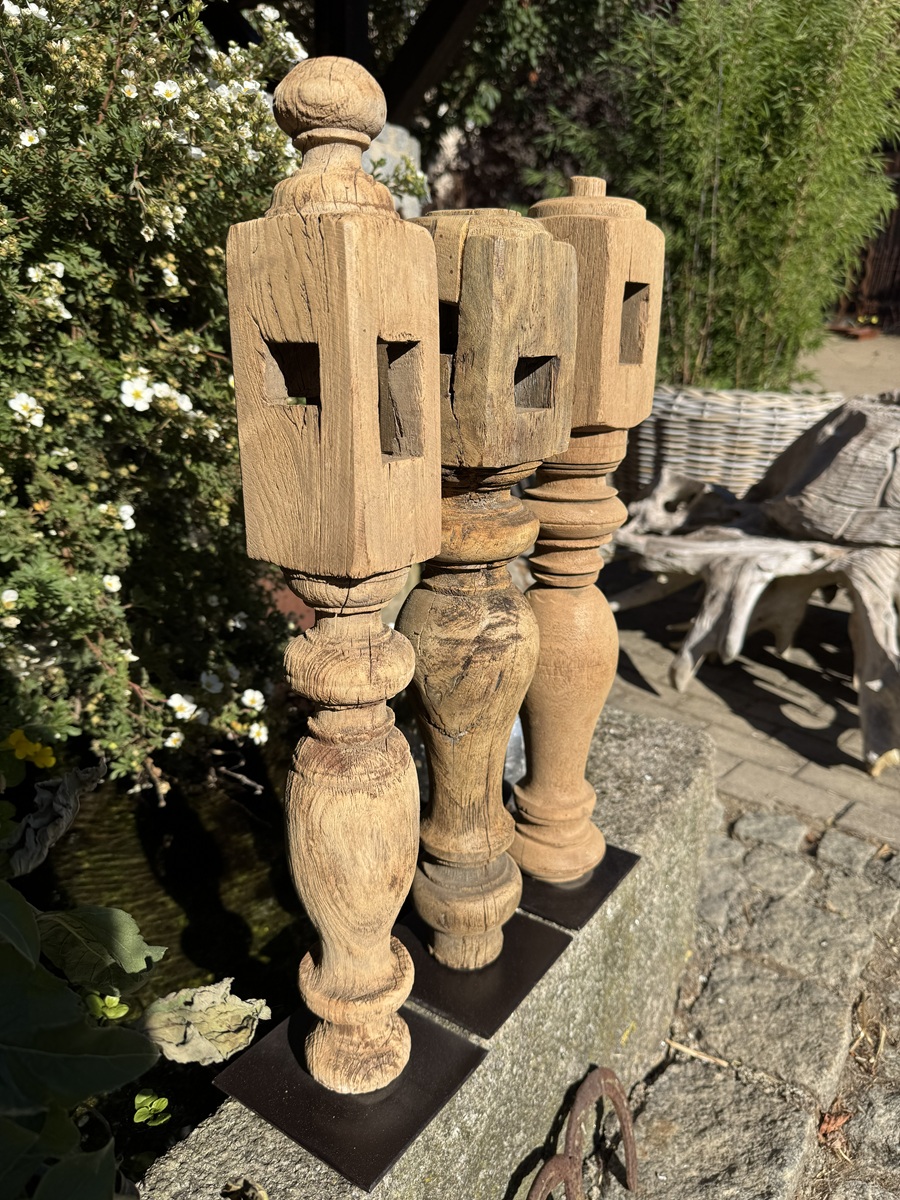 Vintage Skulptur Holz Tischbein (Unikat) auf Eisenplatte