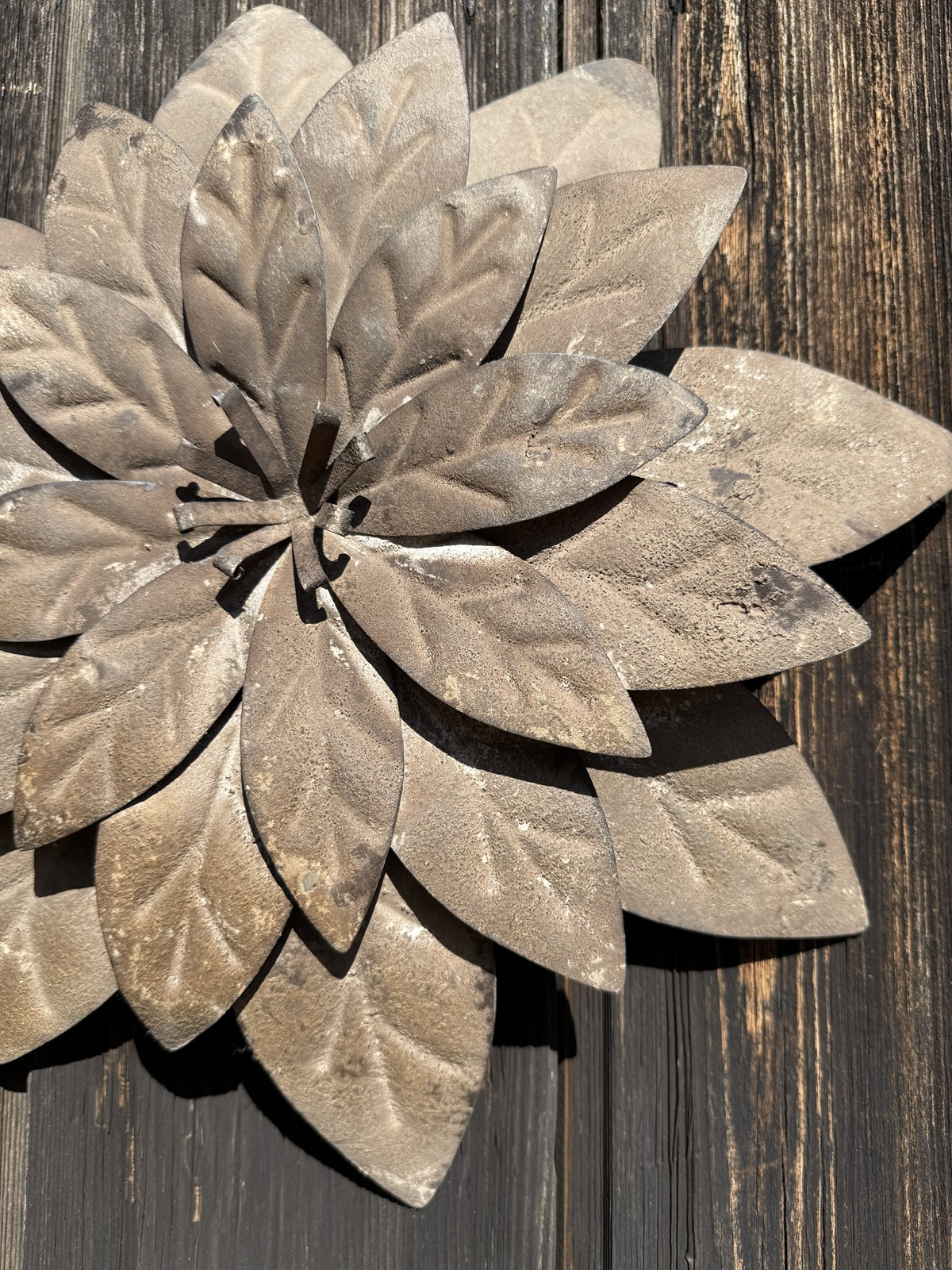Metall Blüte für die Wand graubraun - Durchmesser 46 cm