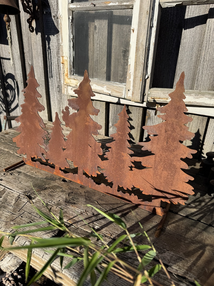 Edelrost Waldlandschaft Tannen auf Querstangen - Länge 55 cm