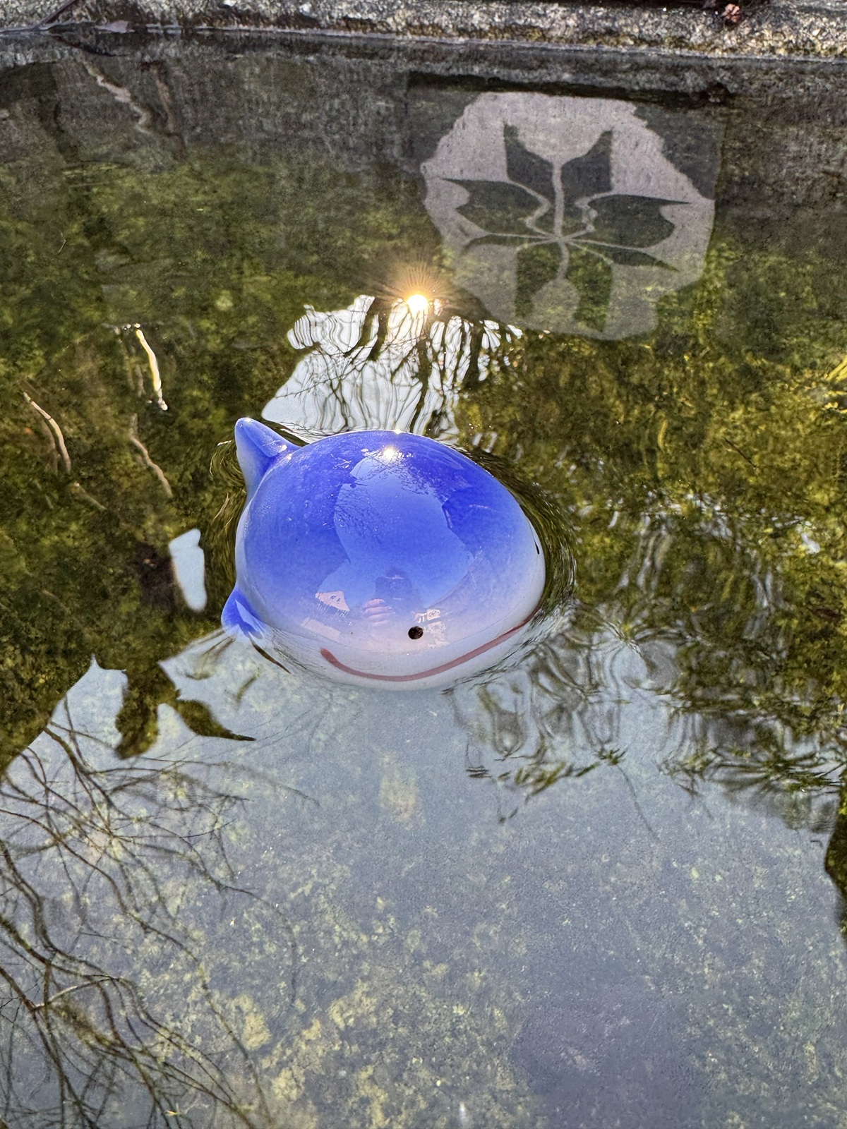 Keramik Schwimmfigur Wal - Höhe 4 cm
