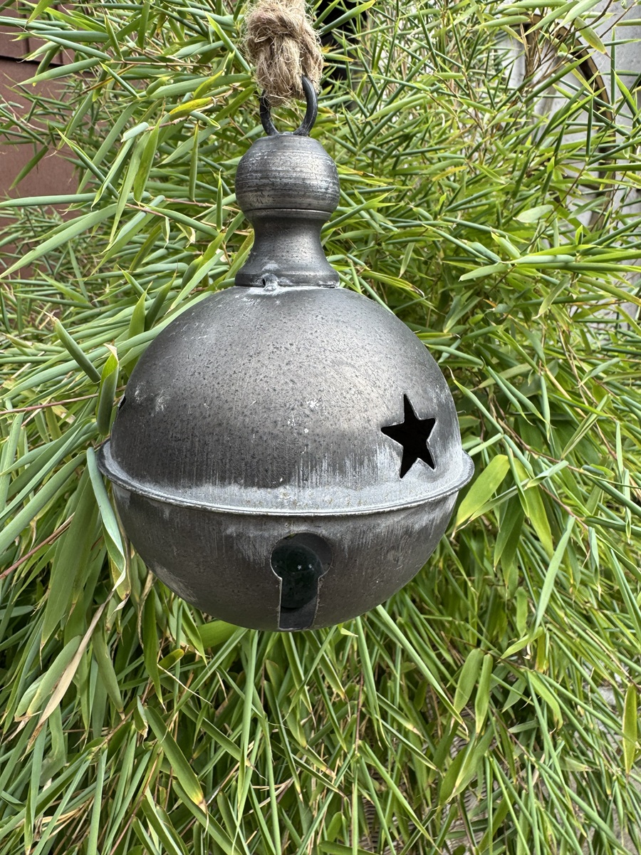 Metall Kugel klein mit Schellen Antik Grau - Durchmesser 13 cm