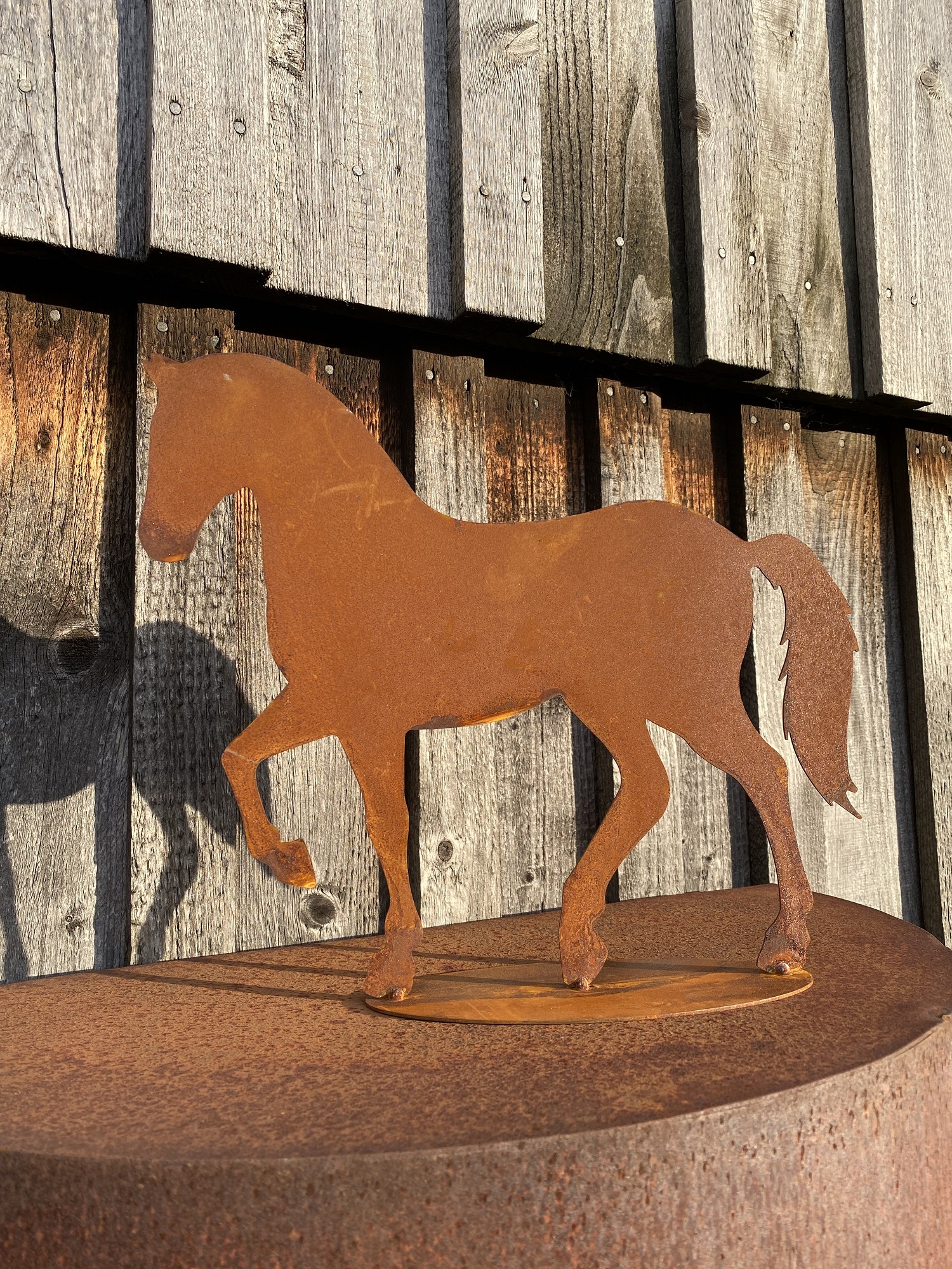 Edelrost Pferd Donna auf Bodenplatte - Höhe 30 cm