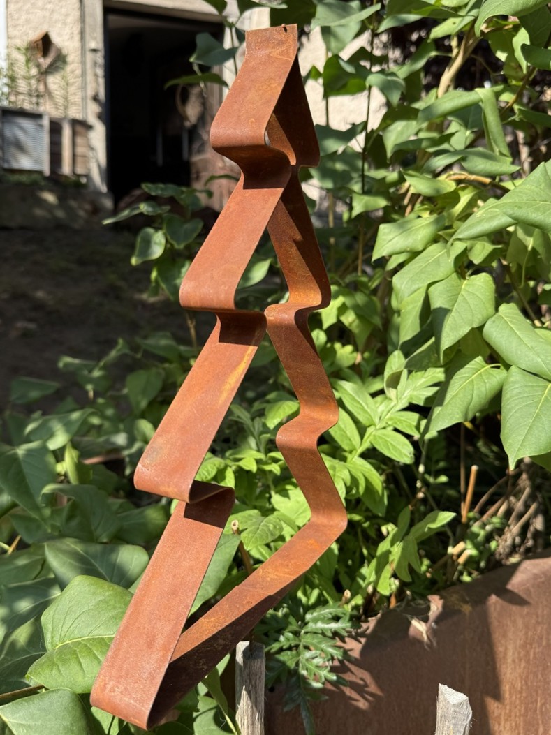 Edelrost Tanne breites Band (4 Zacken) mit Schraube - Höhe 32 cm