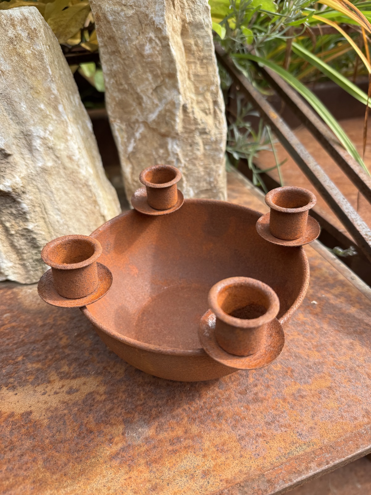 Edelrost Schale runde Form für 4 Stabkerzen - Durchmesser 17 cm (nur Schale 14 cm)