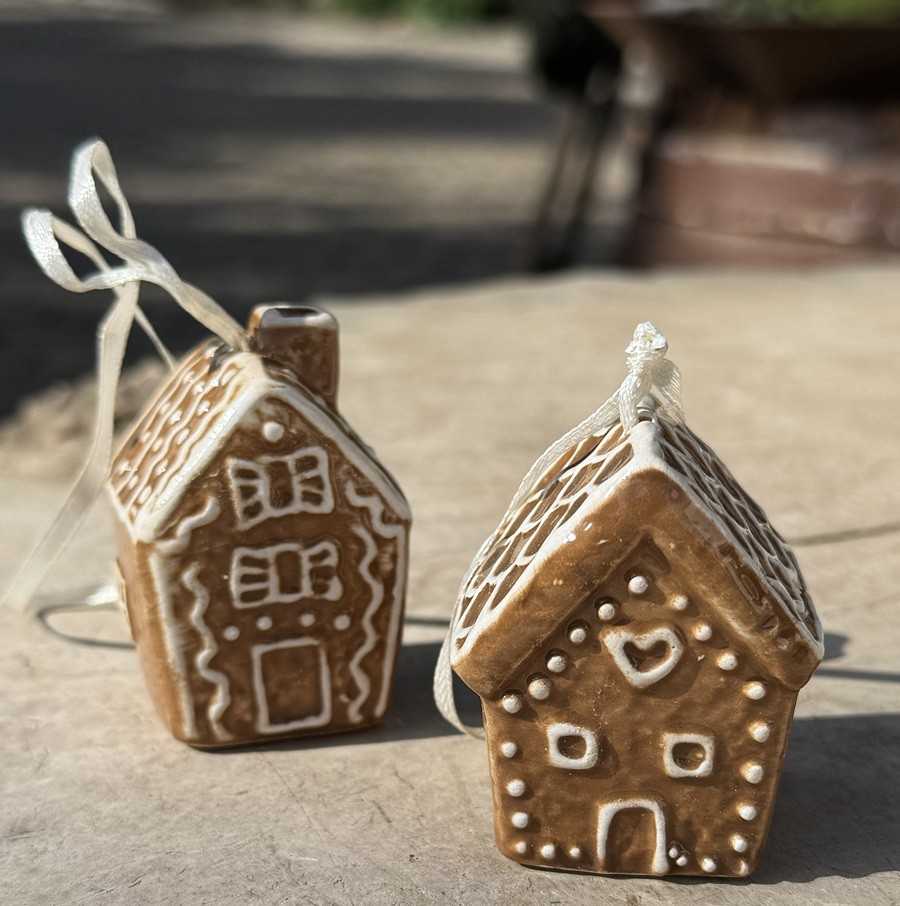 2tlg. Keramik Lebkuchen Häuschen zum Hängen - Höhe ca. 6 cm