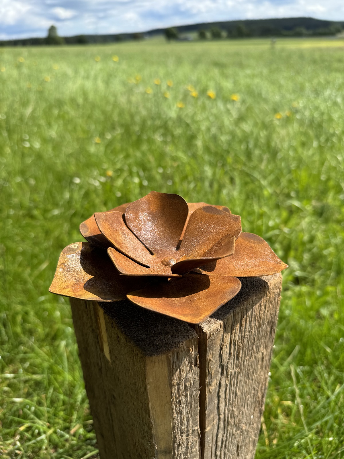 Edelrost Blüte klein auf Bodenplatte - Durchmesser 14 cm