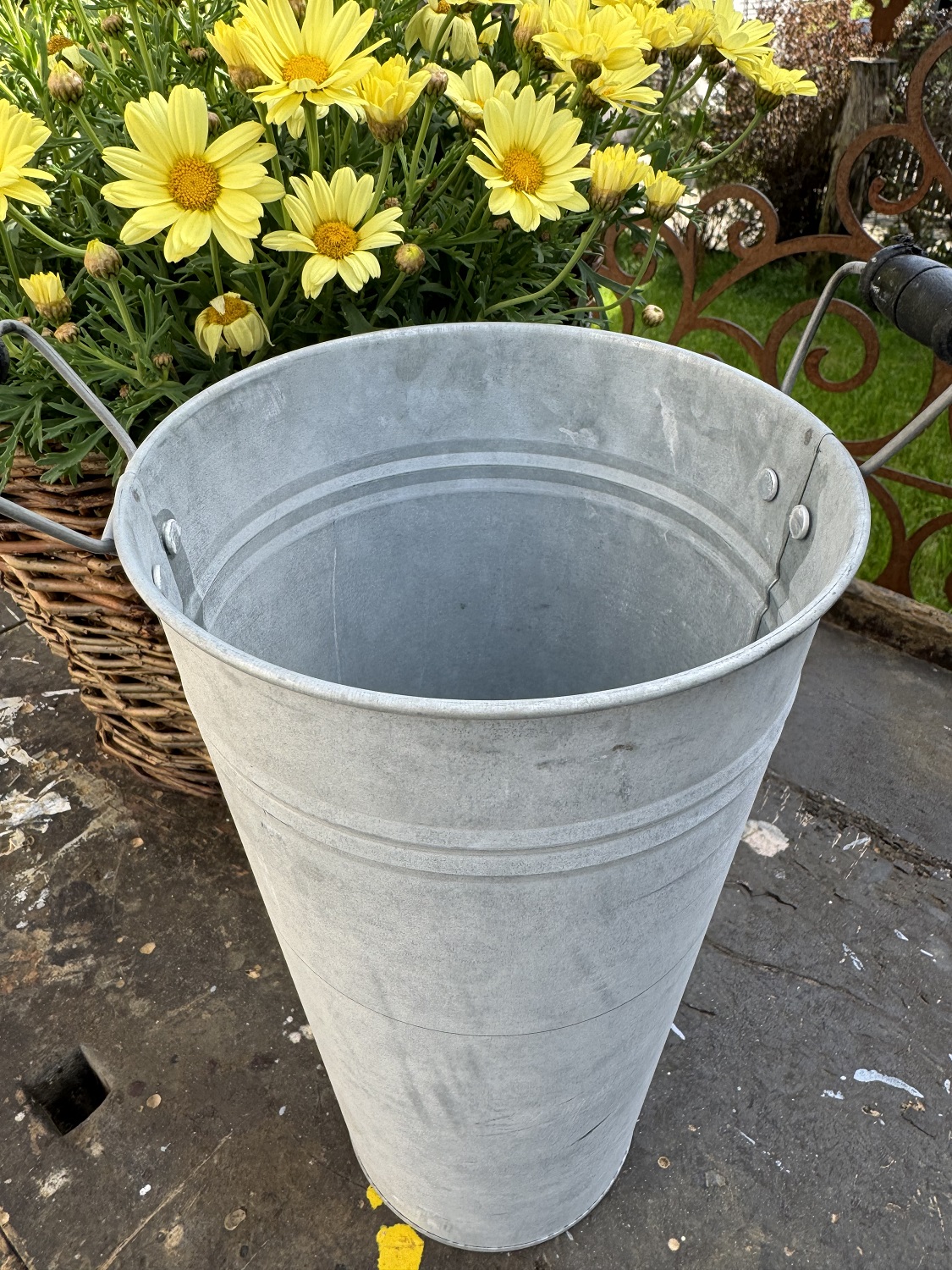 Zink Vase mit seitlichen Henkeln - Höhe 30 cm