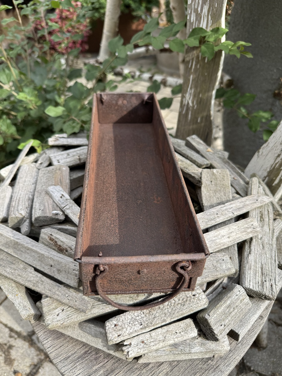 Vintage Eisenkasten Ruma länglich mit Henkeln - Länge ca. 21 cm