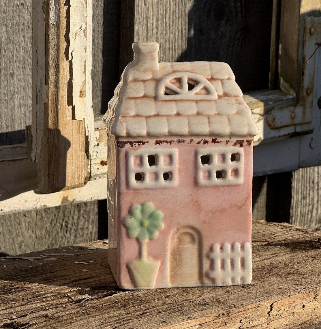 Keramik Haus rosa pastellfarben mit LED Beleuchtung und Timer - Höhe 15 cm Kopie