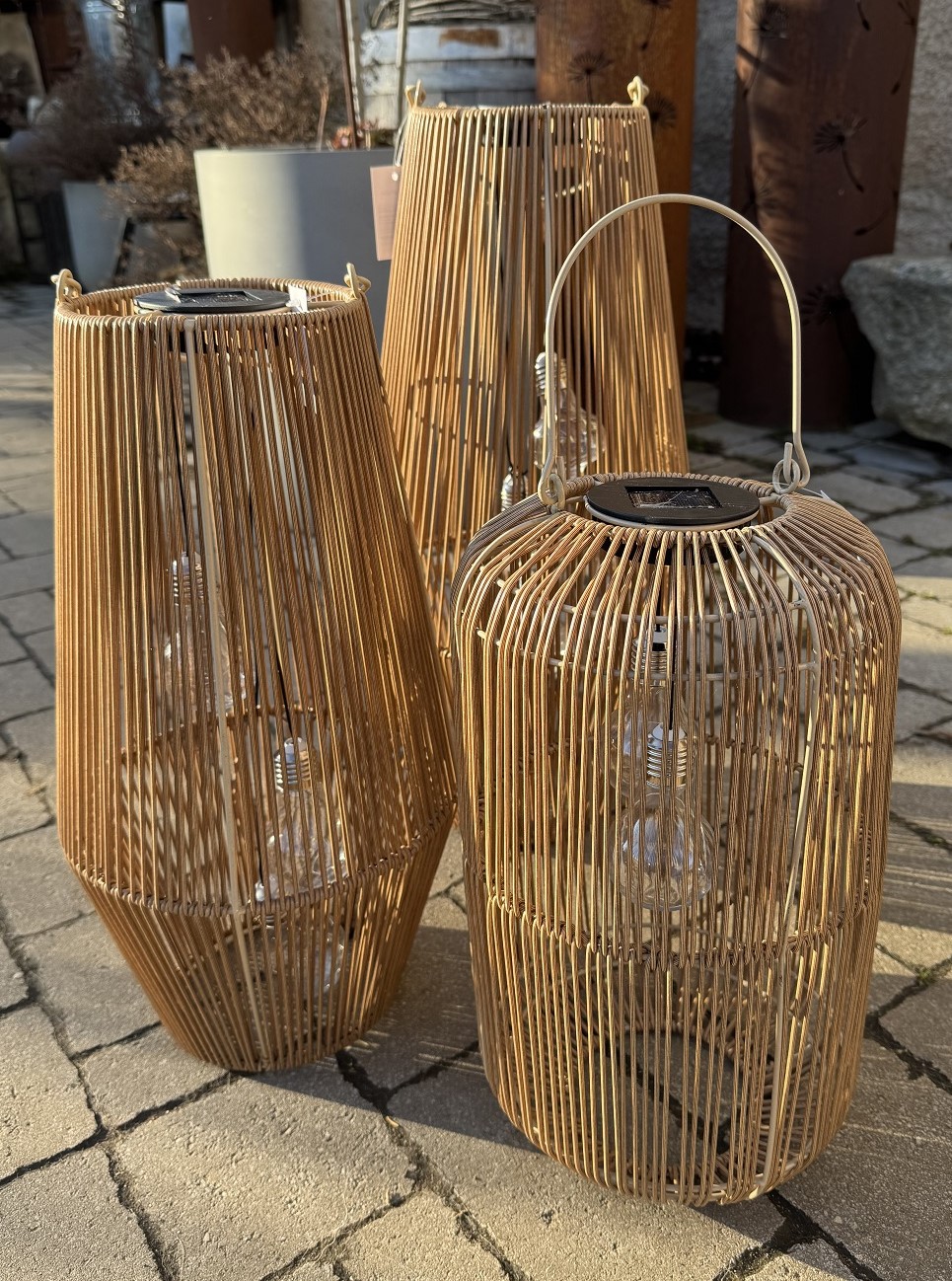 Outdoor Laterne konische Form groß mit 3 Solar Birnen - Höhe 55 cm