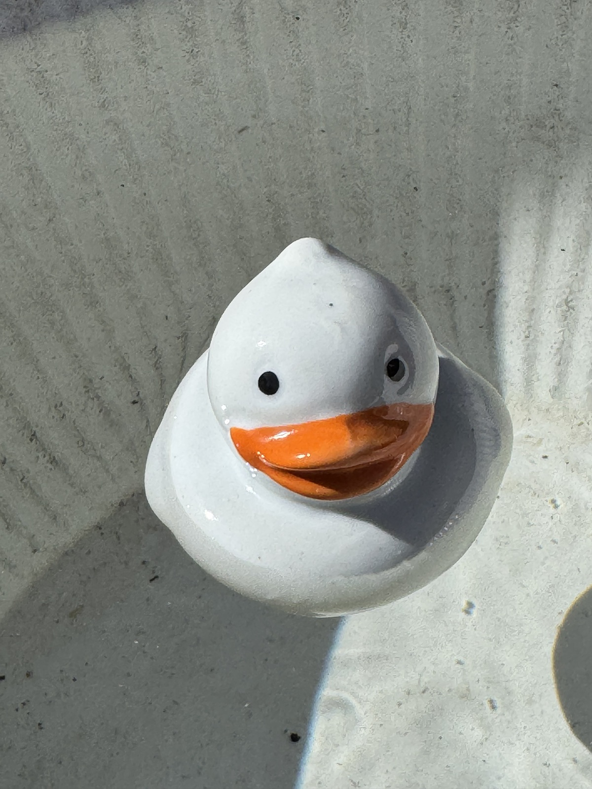 Keramik Schwimmfigur Ente weiß - Höhe 5,5 cm