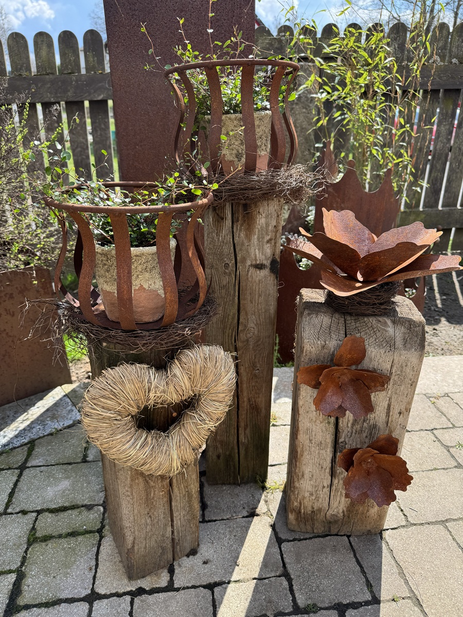 Edelrost Blüte klein mit Schraube - Durchmesser ca. 14 cm