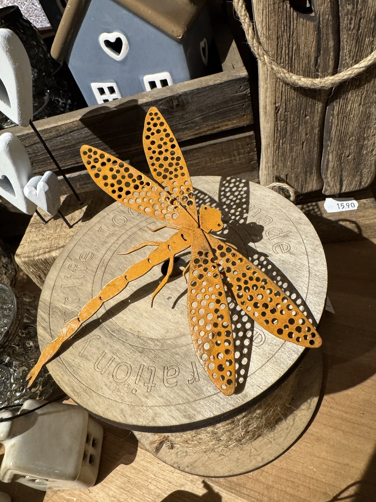 Naturrost Libelle mit Lochmuster in den Flügeln zum Schrauben - Länge 13 cm
