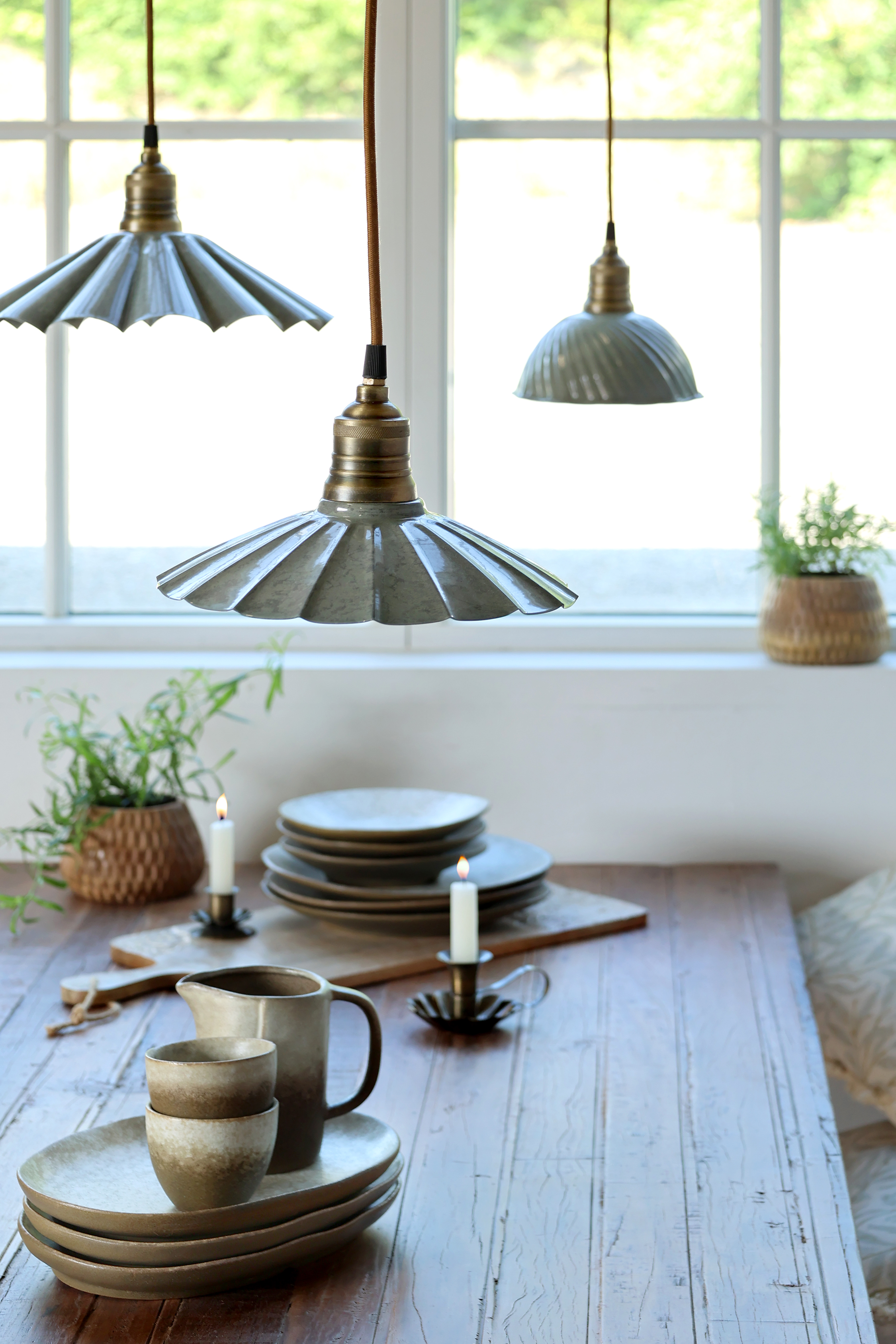 Emaille Deckenlampe wellige Form opalfarben - Durchmesser 30 cm