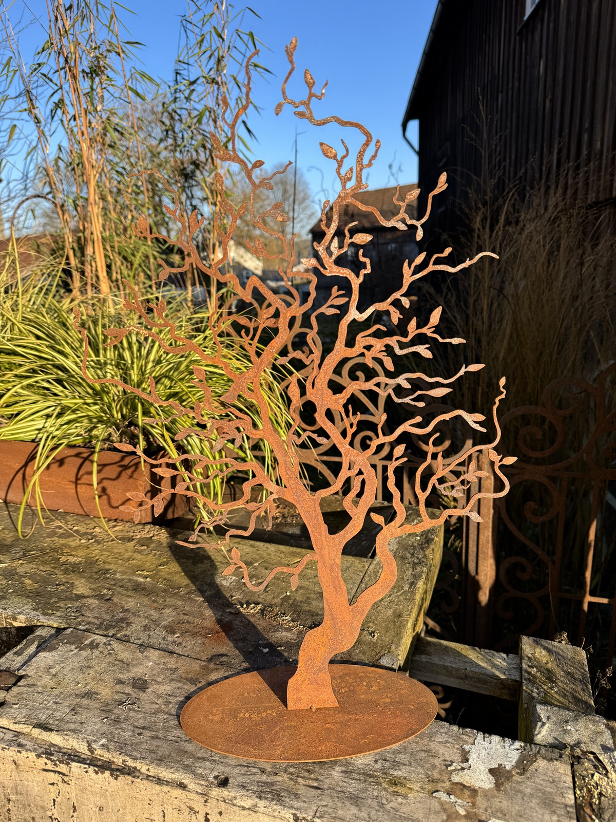 Edelrost Baum filigrane Äste auf Bodenplatte - Höhe 57 cm