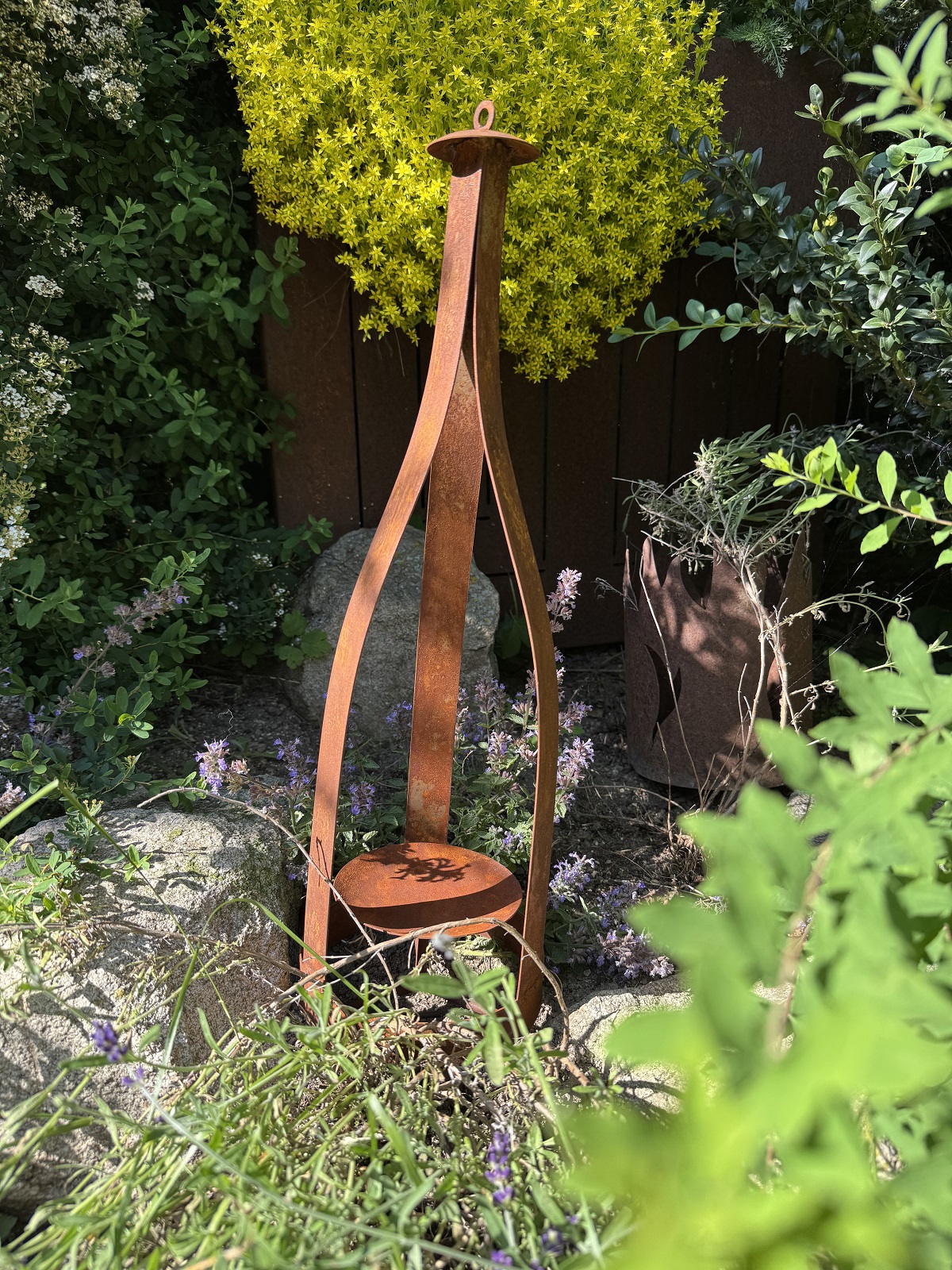 Edelrost Deko-Ständer mit Standring und Abstellplatte - Höhe 50 cm