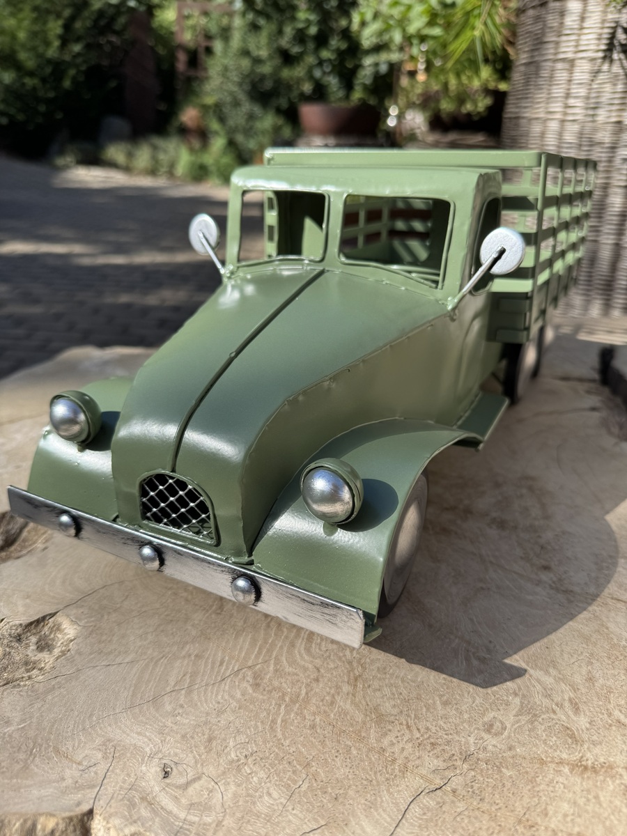 Metall Retro Truck Olivgrün mit 6 Rädern & großer Ladefläche - Länge ca. 46 cm