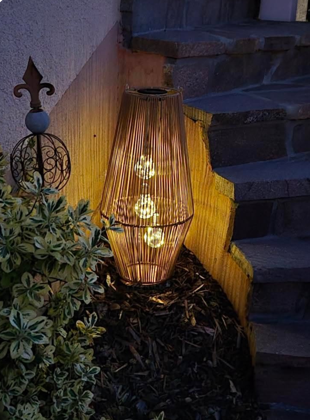 Outdoor Laterne konische Form klein mit 3 Solar Birnen - Höhe 45 cm