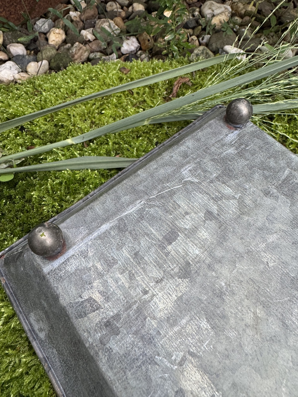 Zink Schale mittel auf Standkugeln rechteckige Form - Länge 27,5 cm