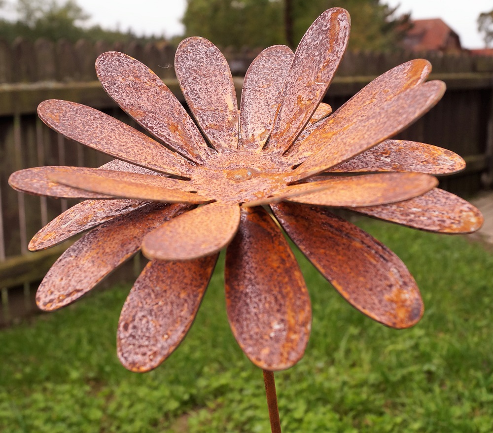 Edelrost Blüte mit Hülse für Stab - Durchmesser 20 cm