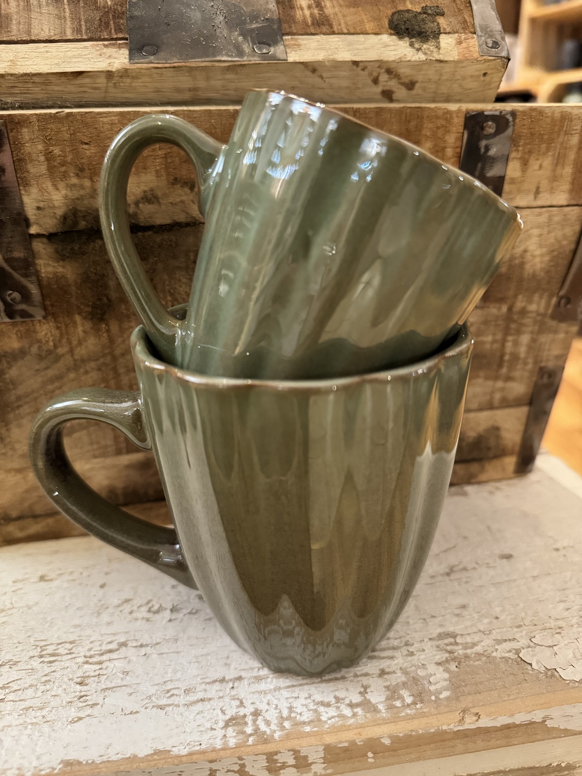 Steingut Tasse Grasgrün mit Henkel - Höhe 8,5 cm