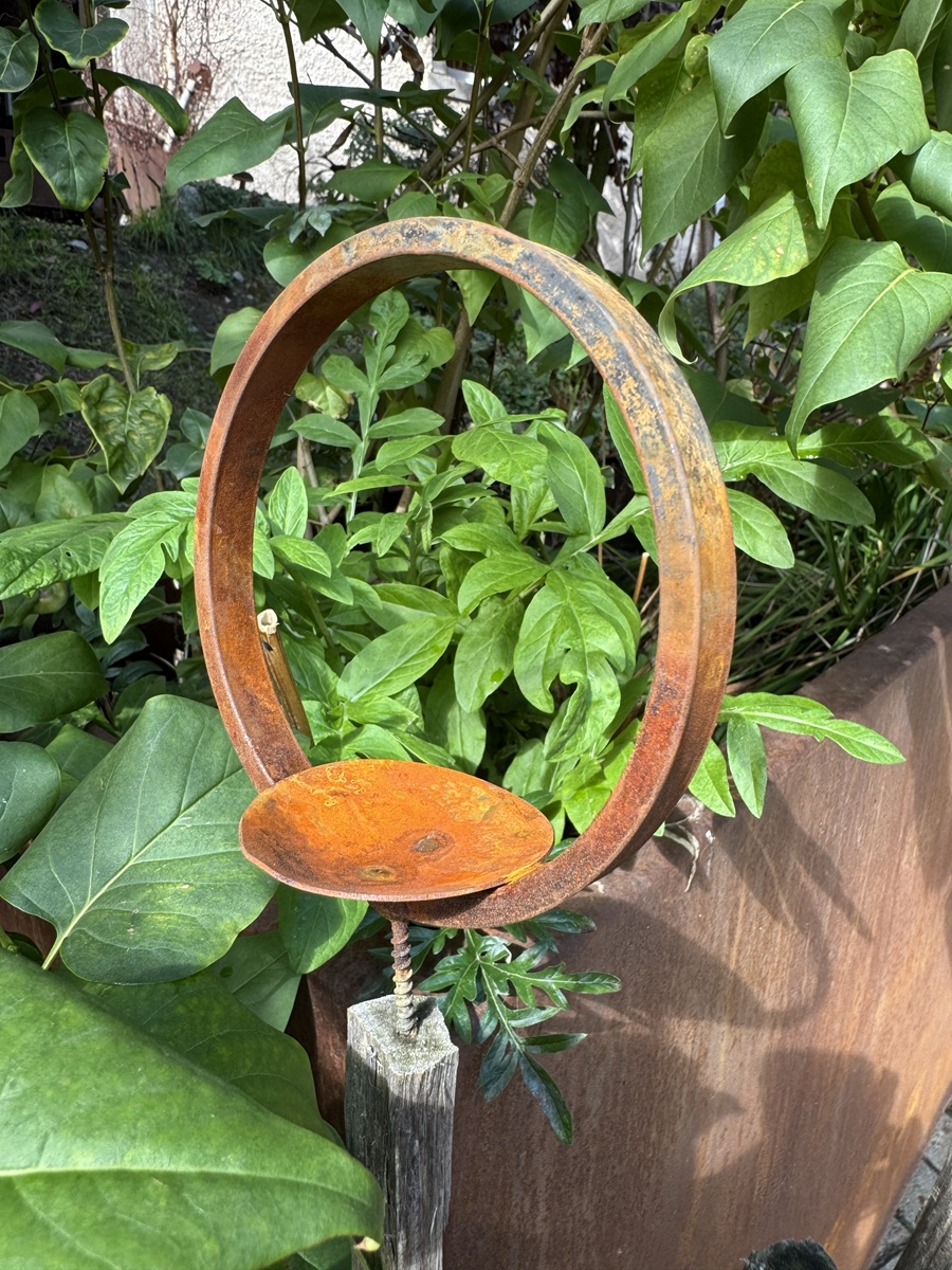 Edelrost Kerzenhalter im Ring mit Schraube - Durchmesser 12 cm