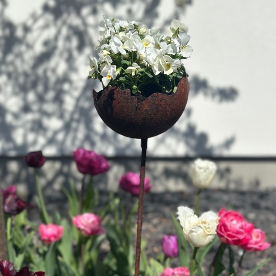 Naturrost Halbkugel Schale Risse auf Stab - Gesamthöhe 80 cm
