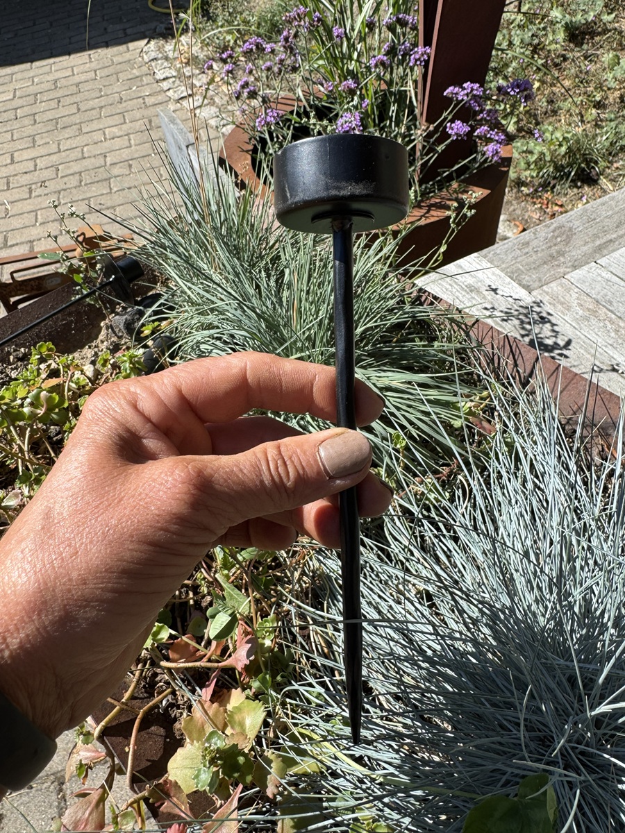 Metall Teelichthalter Schwarz auf Stab zum Stecken - Länge ca. 23 cm
