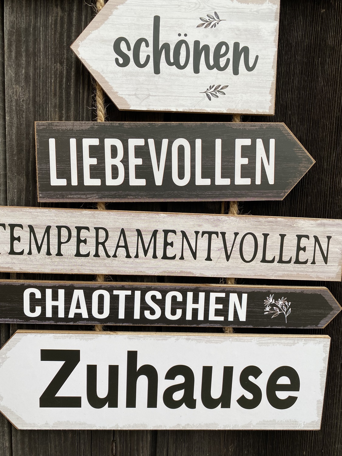 MDF Schild Bretteroptik weiß/schwarz Willkommen in unserem Zuhause - Höhe 70 cm
