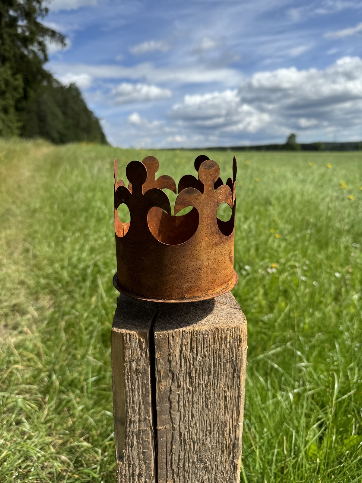 Edelrost Krone Lilie mittel mit Schraube für Holz - Höhe 11 cm