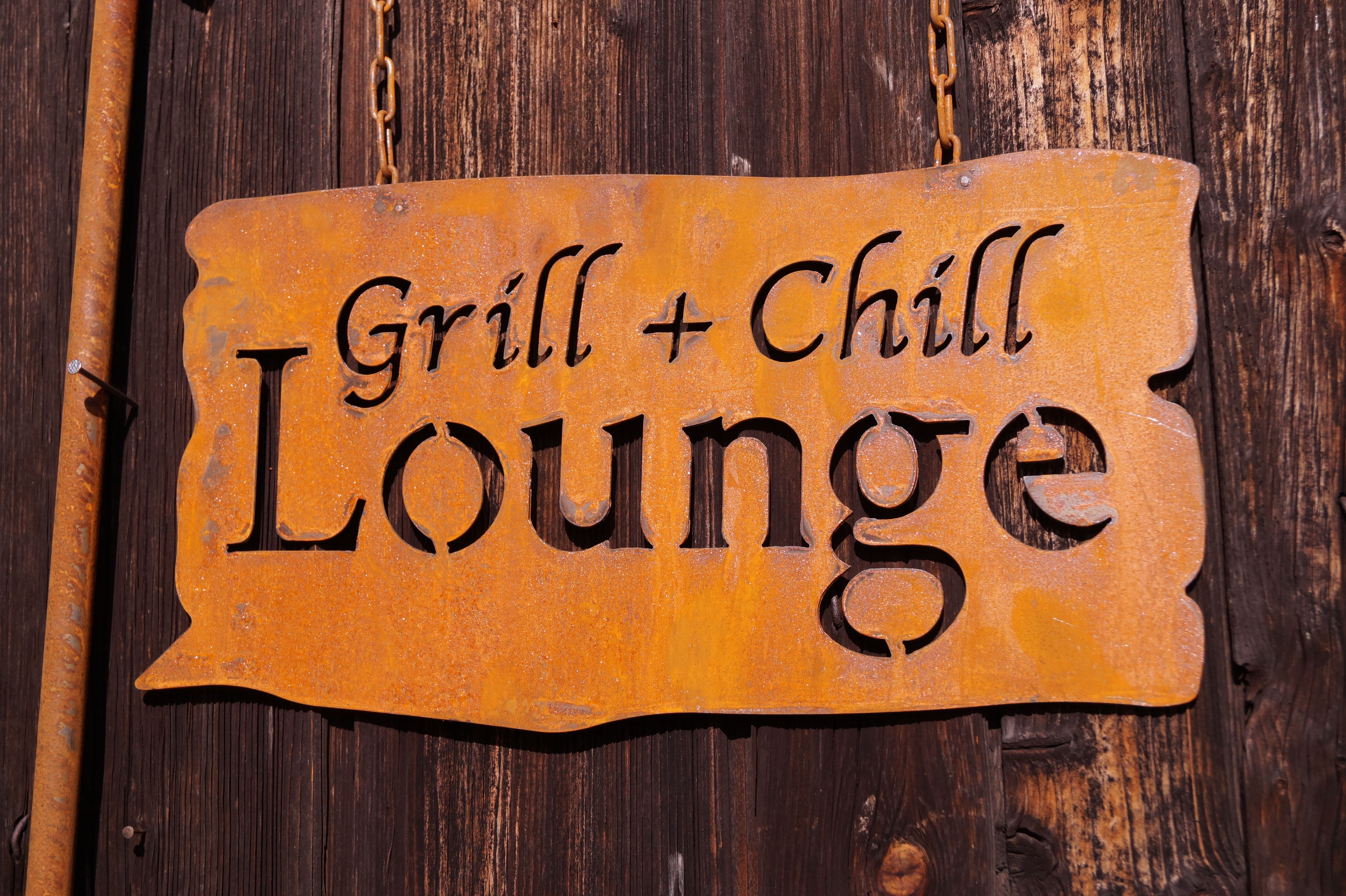 Edelrost Tafel Grill & Chill Lounge an Kette - Länge 45 cm