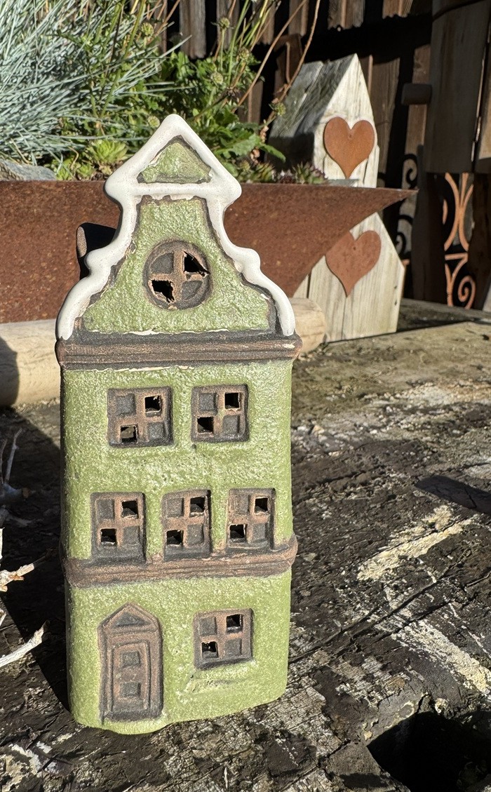 Keramik Stadthäuschen Grün ( Modell 3 ) zum Beleuchten - Höhe ca. 16 cm