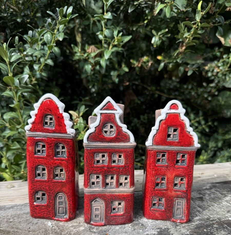 Keramik Stadthäuschen zum Beleuchten (Modell 3) Rot - Höhe ca. 16 cm