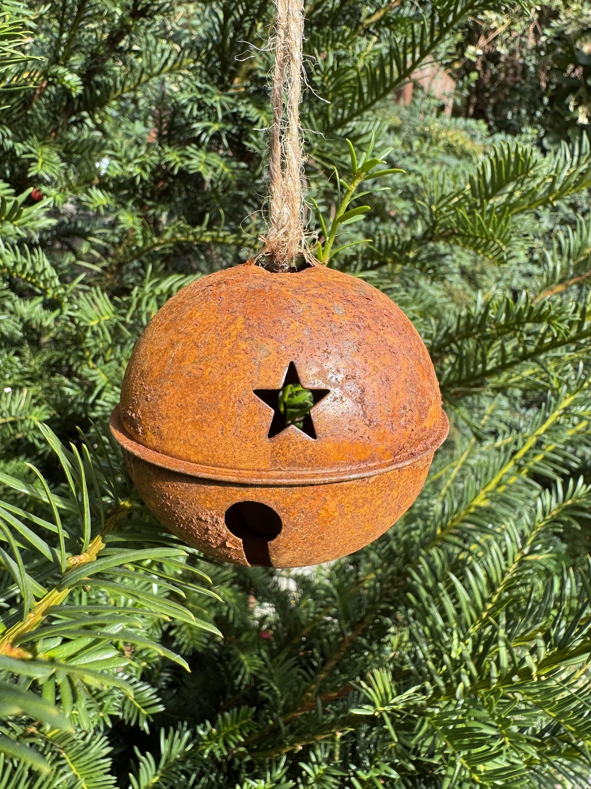 Edelrost Weihnachtskugel mit Schellen groß - Durchmesser 15 cm