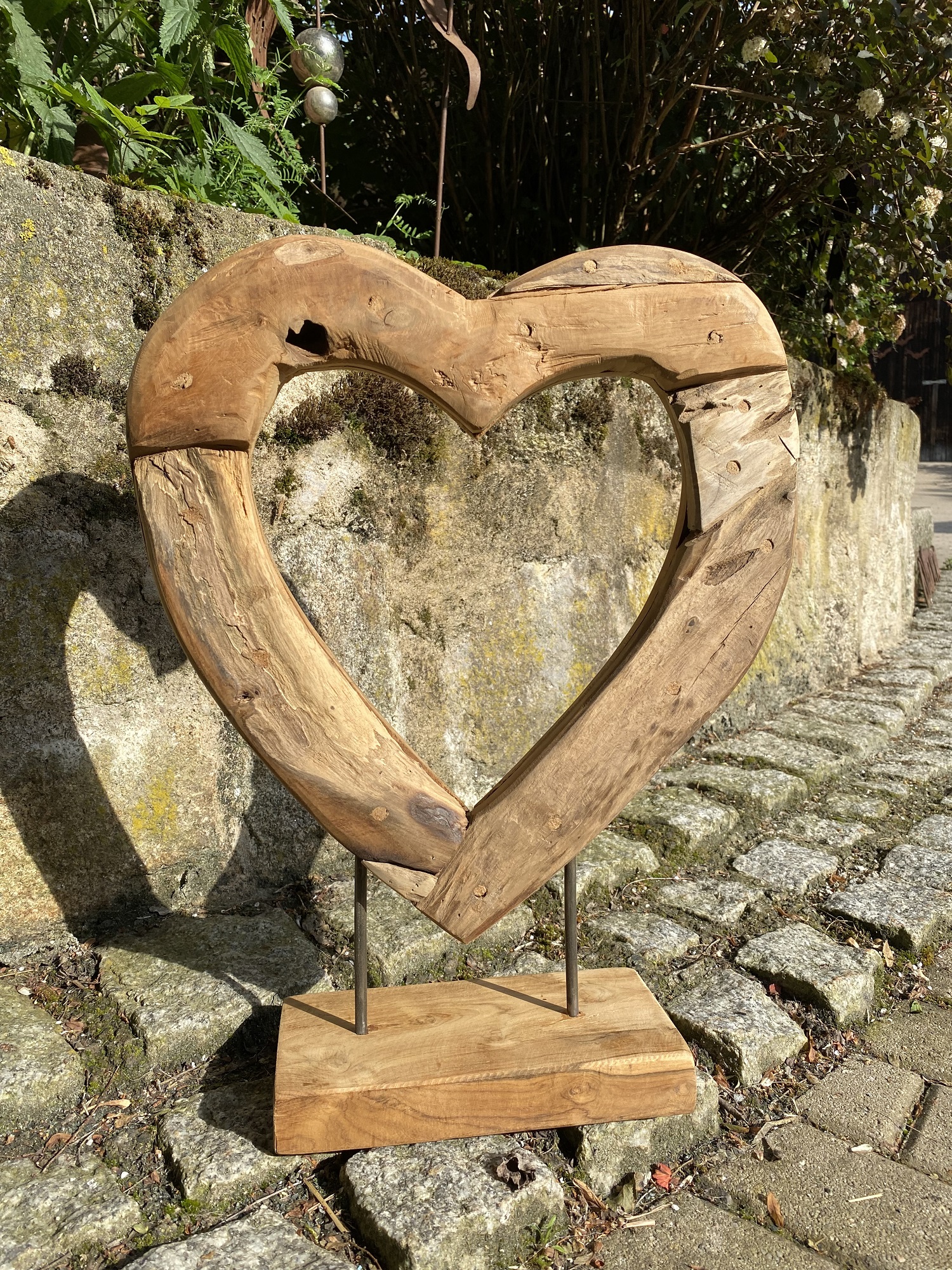 Teak Holz Herz offene Form groß auf Standplatte - Höhe 60 cm | 619396