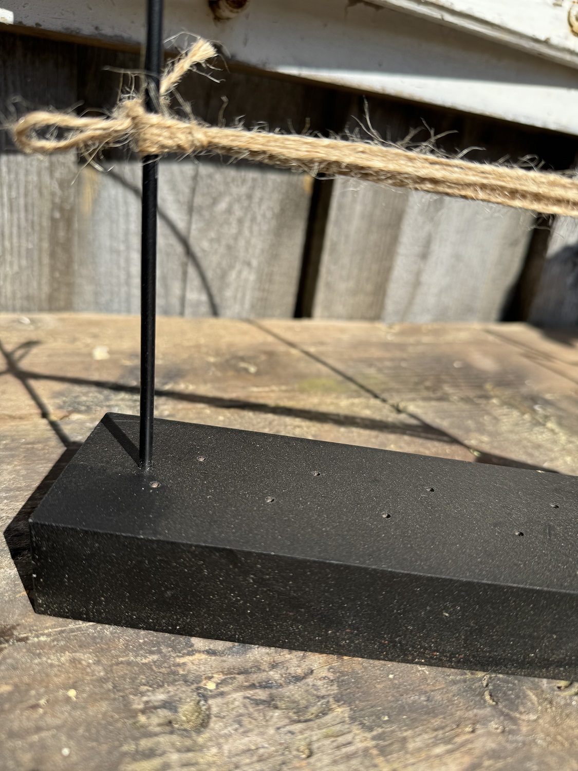 Metall Bogen groß schwarz auf Holzsockel für Trockenblumen - Höhe 35 cm