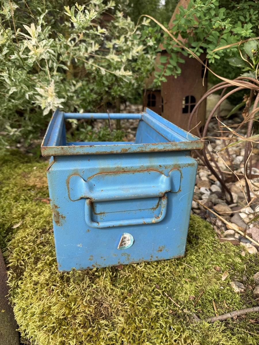 Vintage Metall Kiste Blau (mit Gebrauchsspuren) - Länge 34 cm