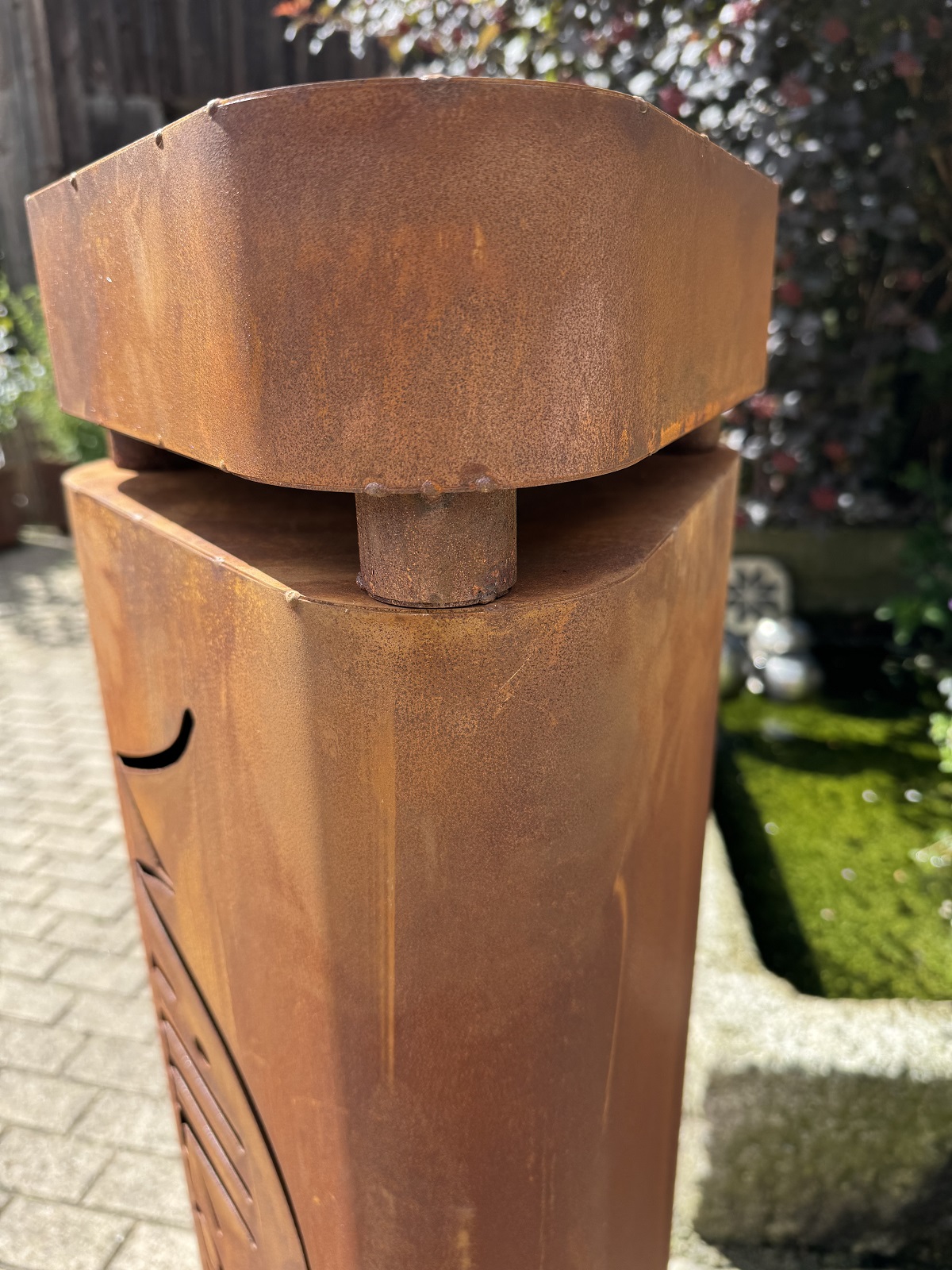 Edelrost Säule mit Schale und Schrift Willkommen - Gesamthöhe 111 cm